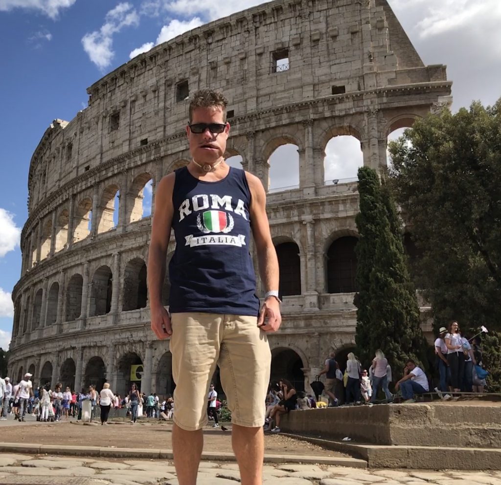 Bij het Colosseum in Rome