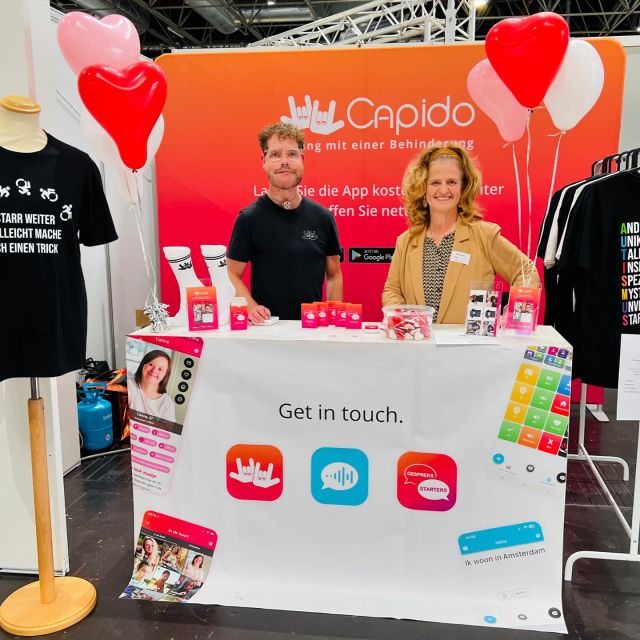 🇩🇪🤟 Afgelopen week stond ik voor @capido.de op de @rehacare_messe in Düsseldorf. Een geweldige ervaring én unieke kans om m’n dating app op de kaart te zetten in Duitsland! Het was een zeer geslaagde week - en dit is nog maar het begin! ❤️
.
.
#rehacare #düsseldorf #duitsland #dating #beperking #handicap #behinderung #autisme #autismus #nrw